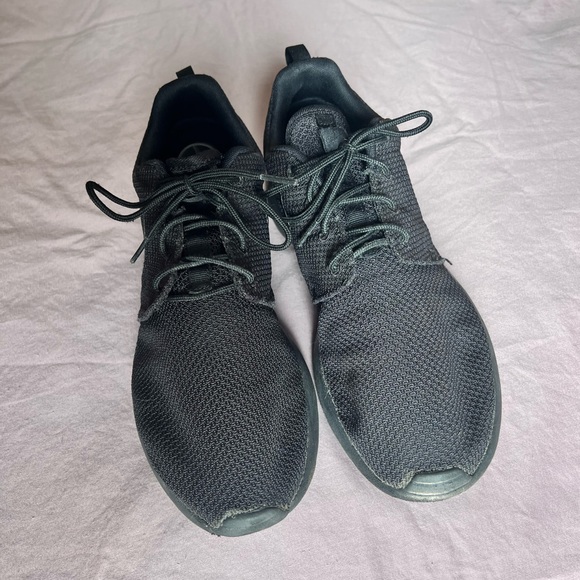 Nike Roshe Run size 11 - Picture 5 of 5